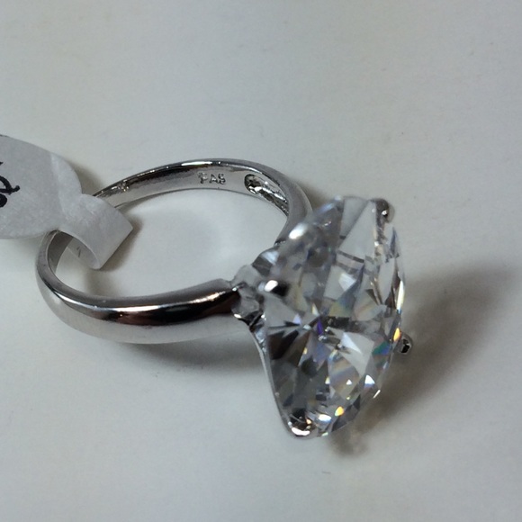 Jewelry - Sterling Silver Size 6 Ring With LARGE Crystal